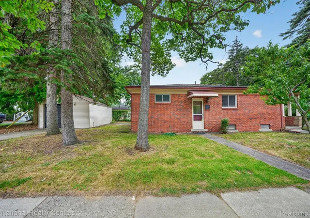 Photo 3 of Single family home for sale at 3220 Sylvan Dr, Royal Oak, MI 48073 | MLS# 20261059269 | Listing updated on 2026-09-06
