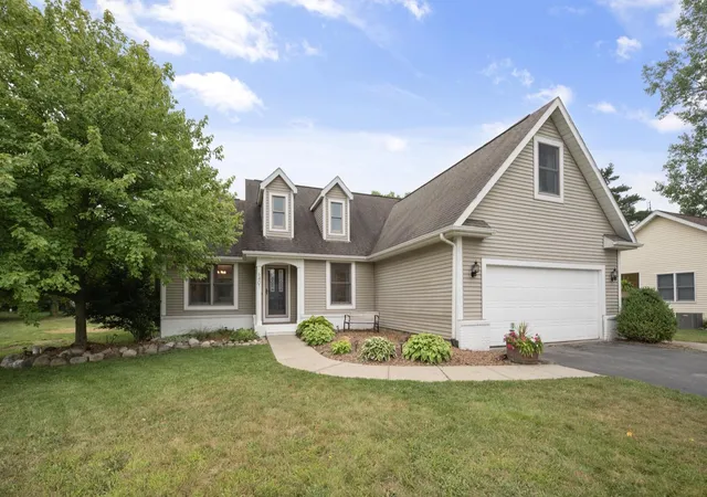 1st image of 6401 Woodbrook Ct, Linden, MI 48451 | MLS# 81026039304