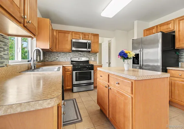 5th image of 9889 High Meadow Dr, Ypsilanti, MI 48198 | MLS# 20261059273
