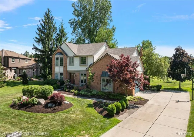 3rd image of 37125 Fox Gln, Farmington Hills, MI 48331 | MLS# 20261059278