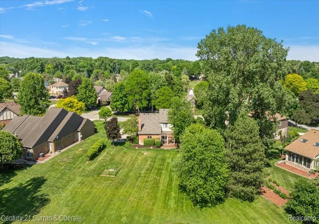 4th image of 37125 Fox Gln, Farmington Hills, MI 48331 | MLS# 20261059278