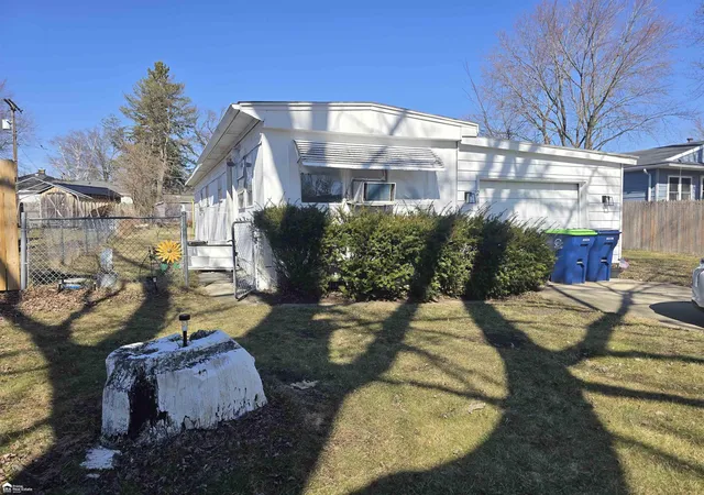 1st image of 213 E Oak St, Saint Charles, MI 48655 | MLS# 5050216637