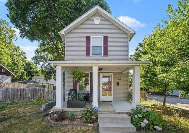 1st image of 1250 Ford Ave Ne, Grand Rapids, MI 49505 | MLS# 65026039324