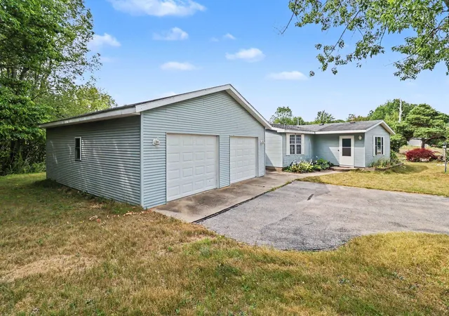 4th image of 6809 W Deer Rd, Mears, MI 49436 | MLS# 65026039330