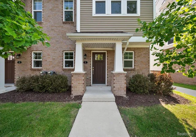 Photo 3 of Condo for sale at 2500 Normandy Rd, Royal Oak, MI 48073 | MLS# 20261059300 | Listing updated on 2026-08-05