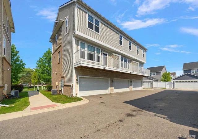 Photo 47 of Condo for sale at 2500 Normandy Rd, Royal Oak, MI 48073 | MLS# 20261059300 | Listing updated on 2026-08-05
