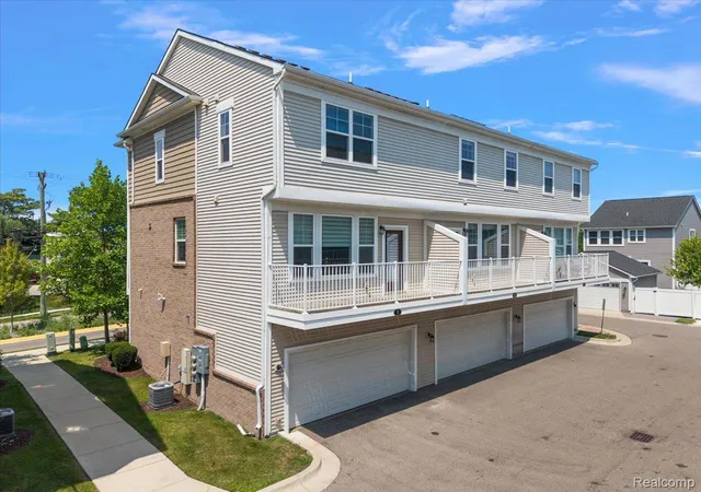 Listing Photo 5 - Condo for sale in building located at 2500 Normandy Rd, Royal Oak, MI 48073 - Unit #3