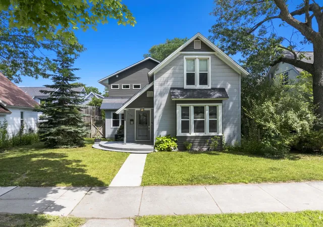 1st image of 723 Washington St, Traverse City, MI 49686 | MLS# 78080071686