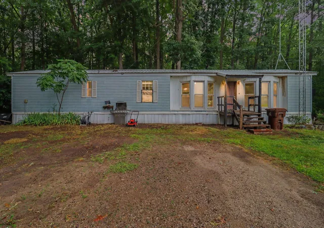 2nd image of 14372 Deaner Rd, Howard City, MI 49329 | MLS# 65026039335