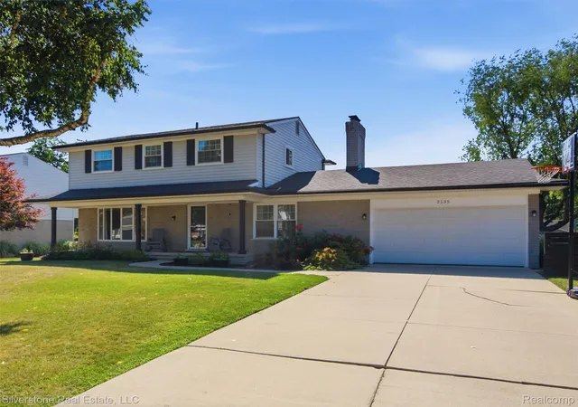 3rd image of 2135 Wayward Dr, Rochester Hills, MI 48309 | MLS# 20261059304