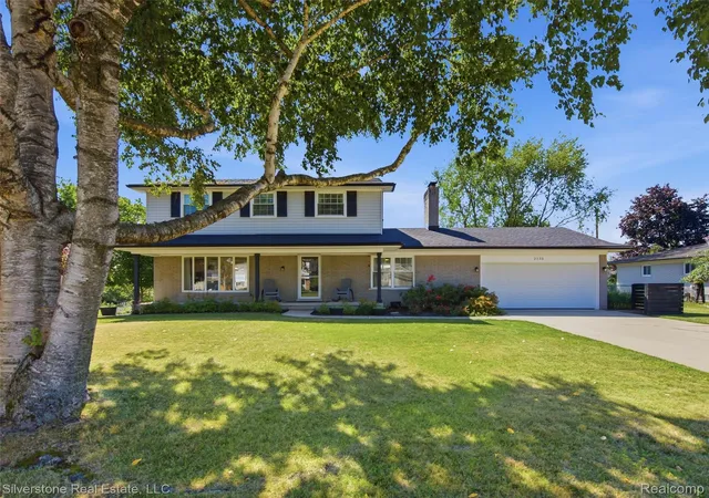 4th image of 2135 Wayward Dr, Rochester Hills, MI 48309 | MLS# 20261059304