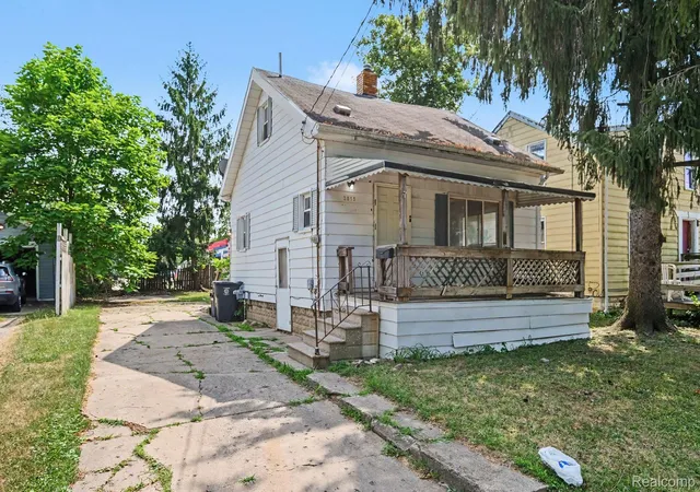 Photo 2 of Single family home for sale at 2815 Reynolds St, Flint, MI 48503 | MLS# 20261059309 | Listing updated on 2026-08-02