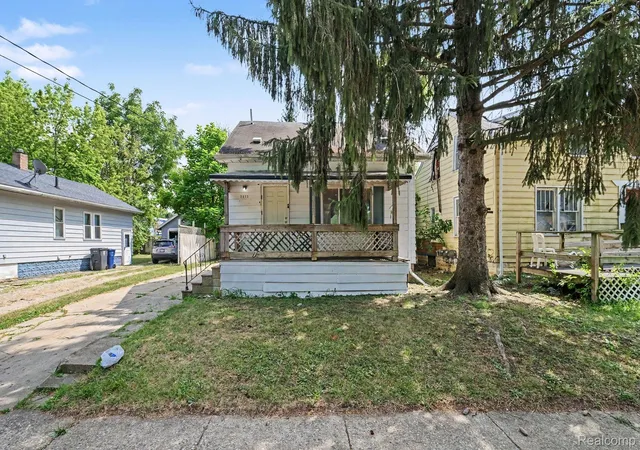 Photo 3 of Single family home for sale at 2815 Reynolds St, Flint, MI 48503 | MLS# 20261059309 | Listing updated on 2026-08-02