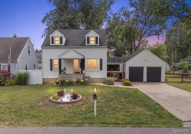 Photo 1 of Sale Pending at 5563 Central Dr, Monroe, MI 48161 | MLS# 20261059311 | Listing updated on 2026-08-15