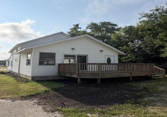 34th image of 335 S Pleasant St, Watervliet, MI 49098 | MLS# 69026039344