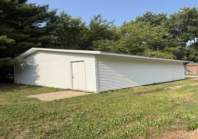 Photo 3 of Single family home for sale at 335 S Pleasant St, Watervliet, MI 49098 | MLS# 69026039344 | Listing updated on 2026-08-28