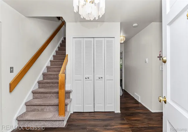 4th image of 27036 Arlington Dr, Southfield, MI 48076 | MLS# 20261059314