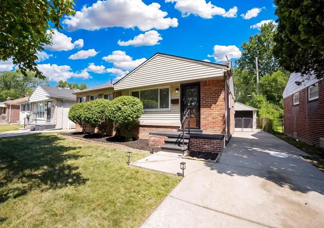 Photo 1 of Single family home for sale at 18305 Marquette St, Roseville, MI 48066 | MLS# 81026039368 | Listing updated on 2026-09-09