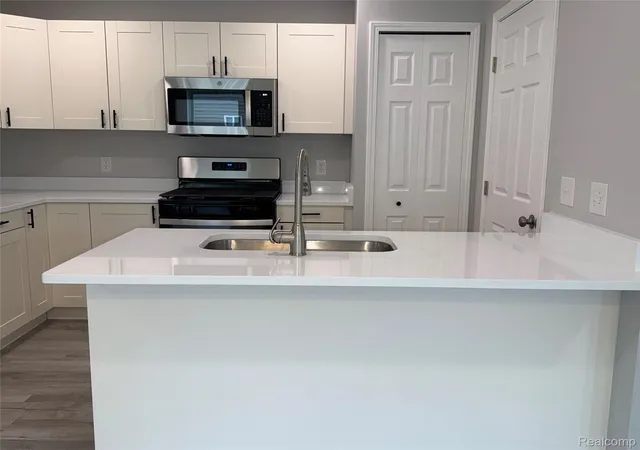 Photo 3 of Condo for sale at 819 Chelsea Ridge Ct, Howell, MI 48843 | MLS# 20261059332 | Listing updated on 2026-10-07