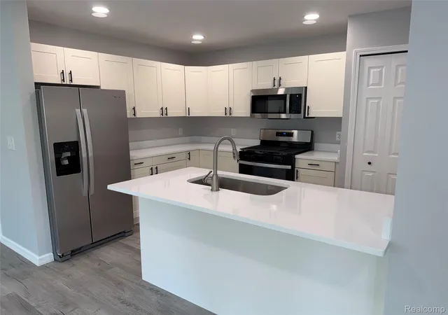 Photo 4 of Condo for sale at 819 Chelsea Ridge Ct, Howell, MI 48843 | MLS# 20261059332 | Listing updated on 2026-10-07