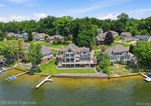 2nd image of 997 Thompson Shore Dr, Howell, MI 48843 | MLS# 20261059339