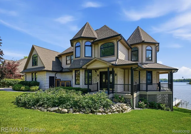 Photo 3 of Mansion for sale at 997 Thompson Shore Dr, Howell, MI 48843 | MLS# 20261059339 | Listing updated on 2026-09-02
