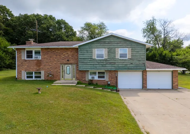 Photo 1 of Single family home for sale at 81611 White Oak Dr, Decatur, MI 49045 | MLS# 65026039372 | Listing updated on 2026-08-12