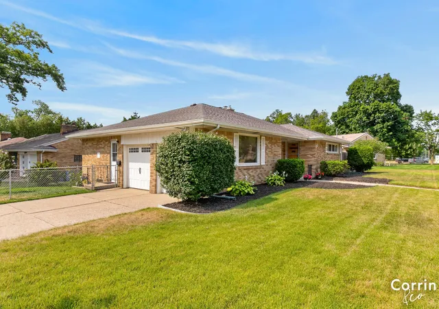 2nd image of 2741 Plainfield Ave Ne, Grand Rapids, MI 49505 | MLS# 65026039375