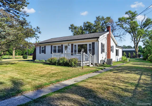 3rd image of 834 Baird St, Holly, MI 48442 | MLS# 20261059356