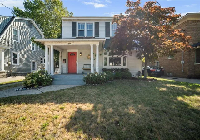 1st image of 2030 Paris Ave Se, Grand Rapids, MI 49507 | MLS# 65026039380