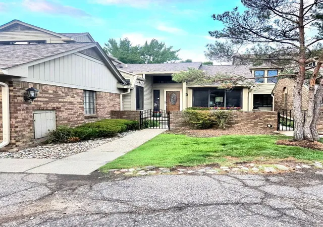 Condo for sale at 7229 Creeks Bnd Dr, West Bloomfield, MI 48322 | MLS# 81026039385