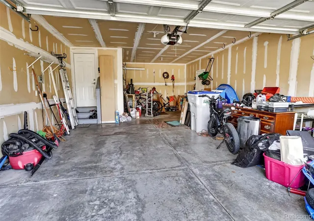 28th image of 59371 Peters Barn Dr, South Lyon, MI 48178 | MLS# 20261059361
