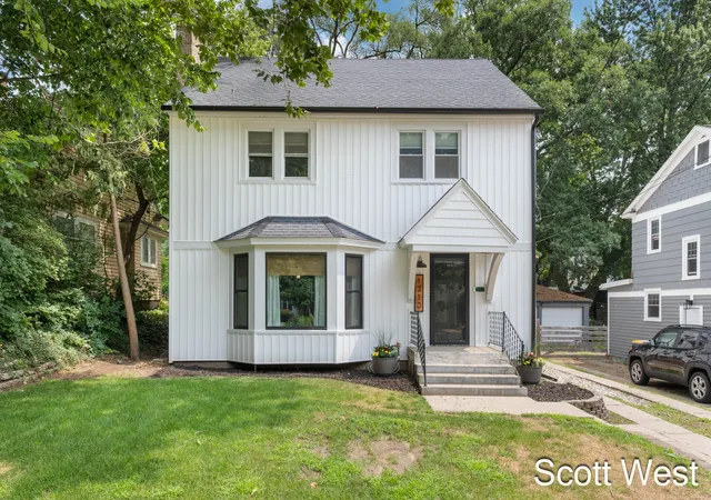 1st image of 1310 Underwood Ave Se, Grand Rapids, MI 49506 | MLS# 65026039406