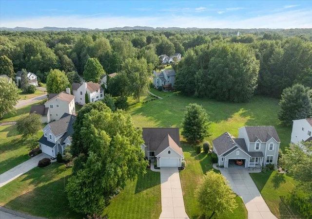 2nd image of 312 Sand Castle Dr, Holland, MI 49424 | MLS# 71026039404