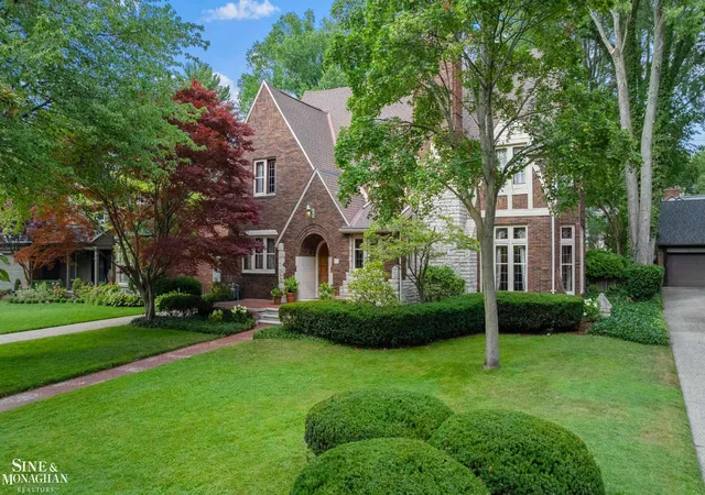1st image of 852 Whittier Rd, Grosse Pointe Park, MI 48230 | MLS# 58050216690