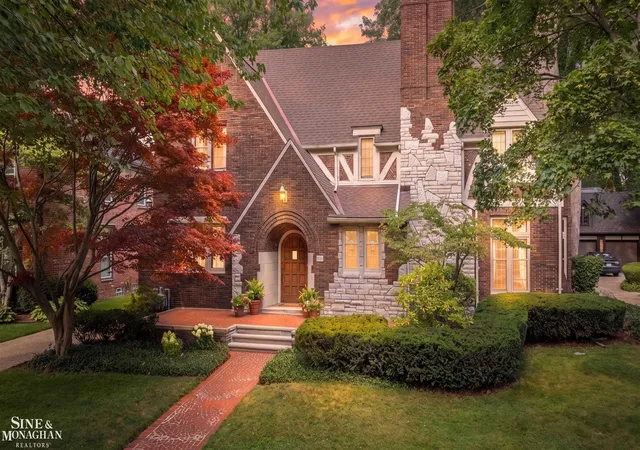 2nd image of 852 Whittier Rd, Grosse Pointe Park, MI 48230 | MLS# 58050216690