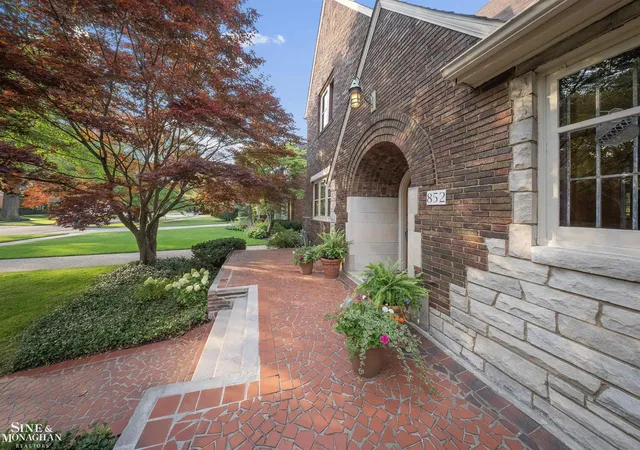3rd image of 852 Whittier Rd, Grosse Pointe Park, MI 48230 | MLS# 58050216690