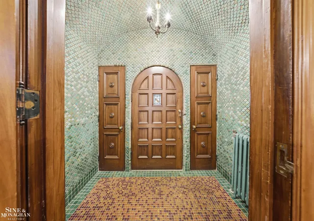 4th image of 852 Whittier Rd, Grosse Pointe Park, MI 48230 | MLS# 58050216690