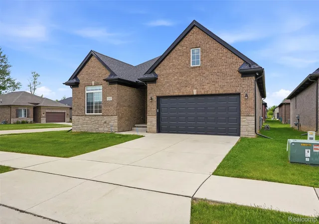 Listing Photo 4 - Condo for sale in building located at 15365 Eton Pointe Dr, Clinton Township, MI 48035