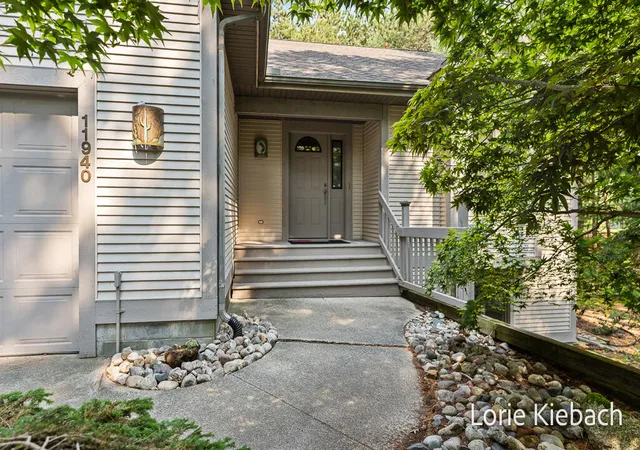 2nd image of 11940 Lakeshore Ave, Grand Haven, MI 49417 | MLS# 71026039414