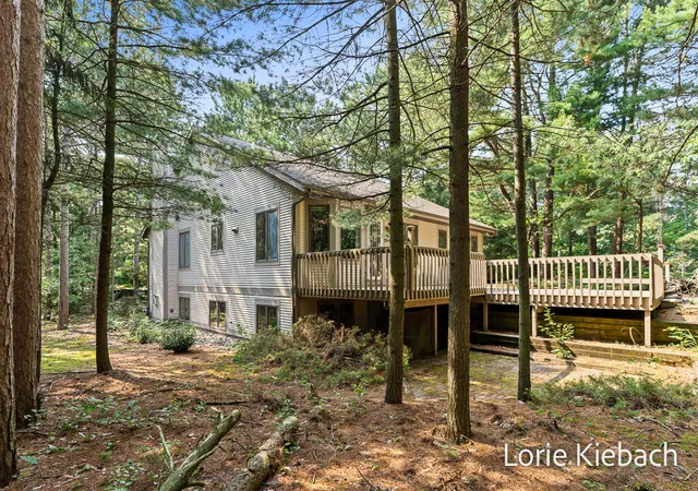 3rd image of 11940 Lakeshore Ave, Grand Haven, MI 49417 | MLS# 71026039414