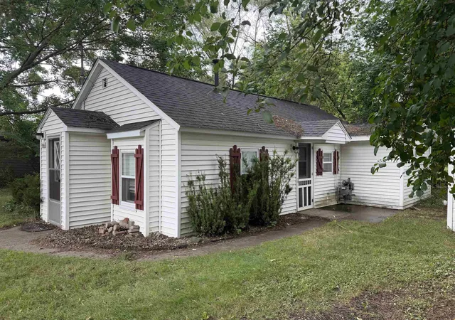 2nd image of 405 S Maxwell St, Mount Pleasant, MI 48858 | MLS# 78080071701