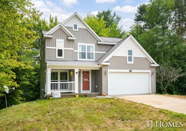 Photo 1 of Sale Pending at 815 Ashlee Dr, Norton Shores, MI 49441 | MLS# 65026039445 | Listing updated on 2026-08-31