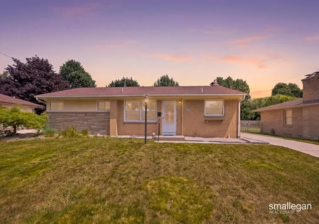 1st image of 1532 Mayfield Ave Ne, Grand Rapids, MI 49505 | MLS# 65026039435