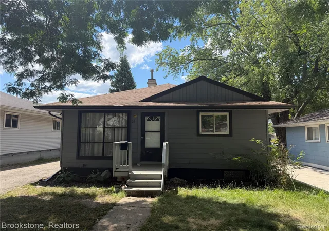 Photo 1 of Single family home for sale at 29 W Rutgers Ave, Pontiac, MI 48340 | MLS# 20261059446 | Listing updated on 2026-08-17