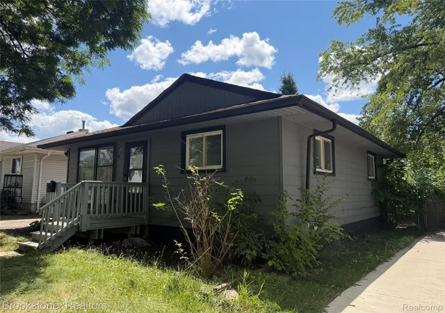 Photo 3 of Single family home for sale at 29 W Rutgers Ave, Pontiac, MI 48340 | MLS# 20261059446 | Listing updated on 2026-08-17