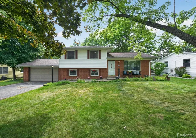 Photo 1 of Sale Pending at 120 Edith St, Oxford, MI 48371 | MLS# 20261059450 | Listing updated on 2026-08-04