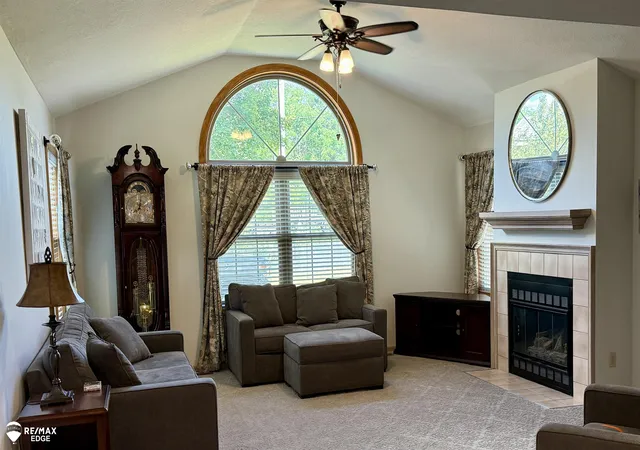 2nd image of 662 Perry Creek Dr, Grand Blanc, MI 48439 | MLS# 5050216706