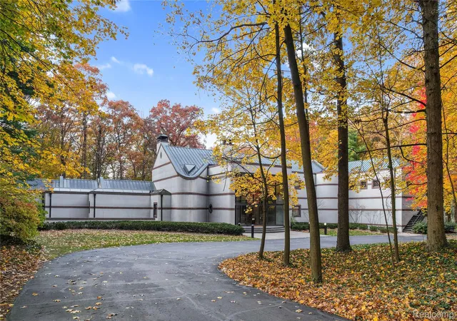 Photo 3 of Mansion for sale at 1335 Trowbridge Rd, Bloomfield Hills, MI 48304 | MLS# 20261059461 | Listing updated on 2026-09-15