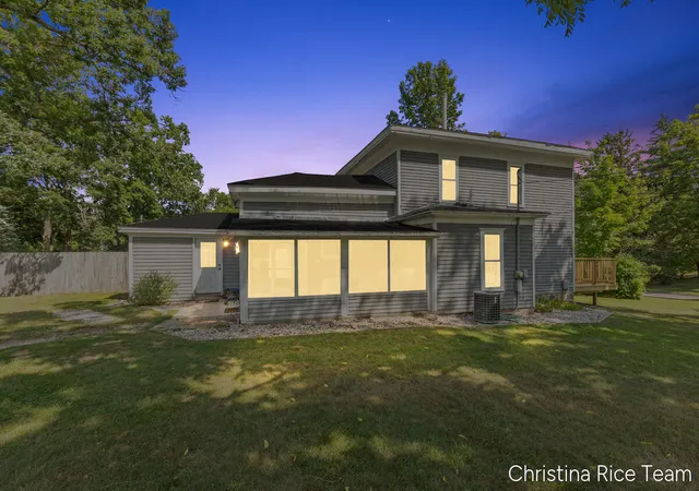 2nd image of 614 W Washington St, Greenville, MI 48838 | MLS# 65026039450